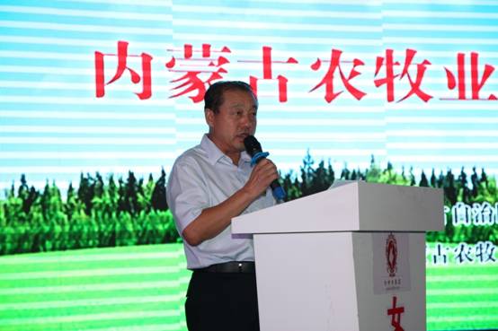 產(chǎn)業(yè)大咖齊聚草原青城，共享饕餮智慧盛宴----2015內(nèi)蒙古農(nóng)牧業(yè)產(chǎn)業(yè)化發(fā)展論壇召開
