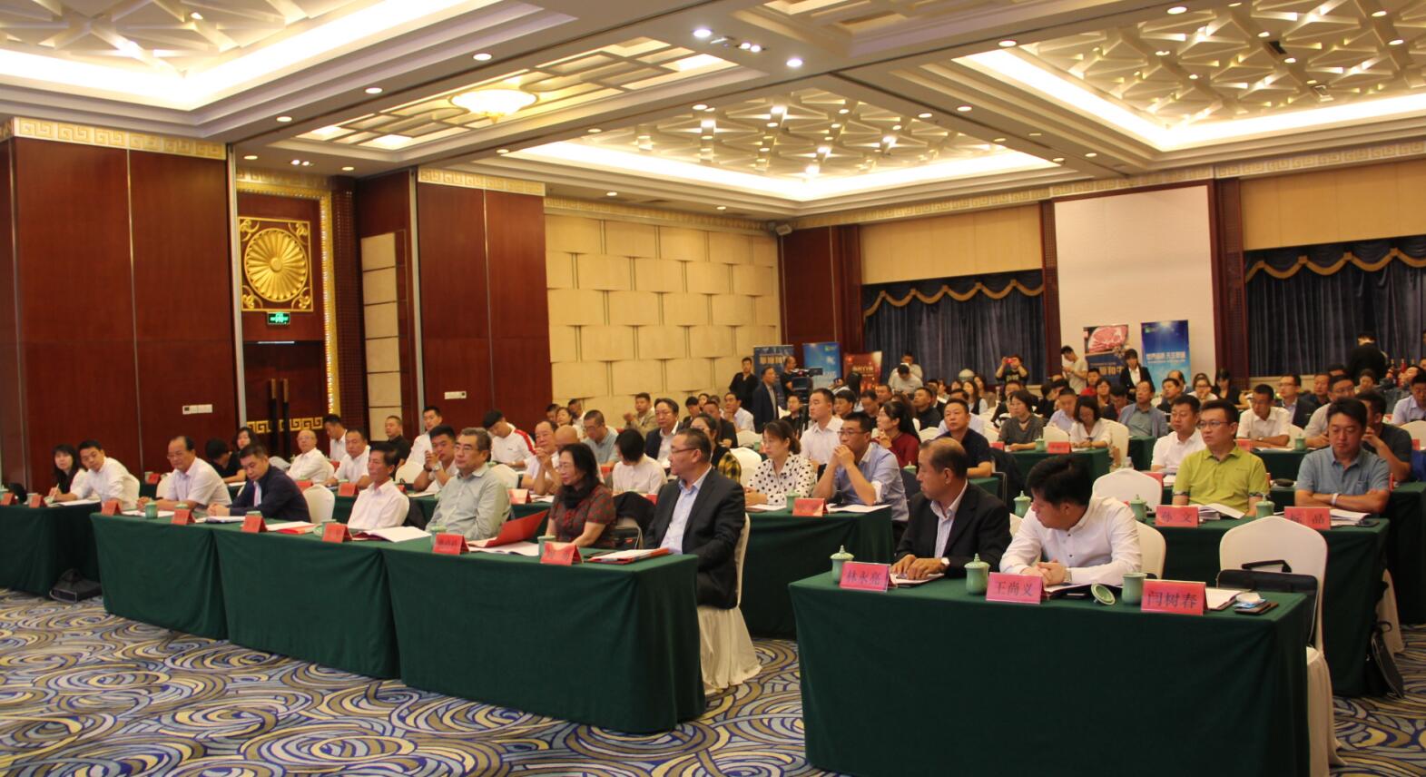 2019（第七屆）內(nèi)蒙古名優(yōu)特農(nóng)畜產(chǎn)品認(rèn)定成果發(fā)布會暨扶貧合作簽約現(xiàn)場會在內(nèi)蒙古飯店隆重舉行